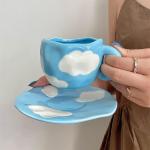 فنجان مع صحن بتصميم الغيمة