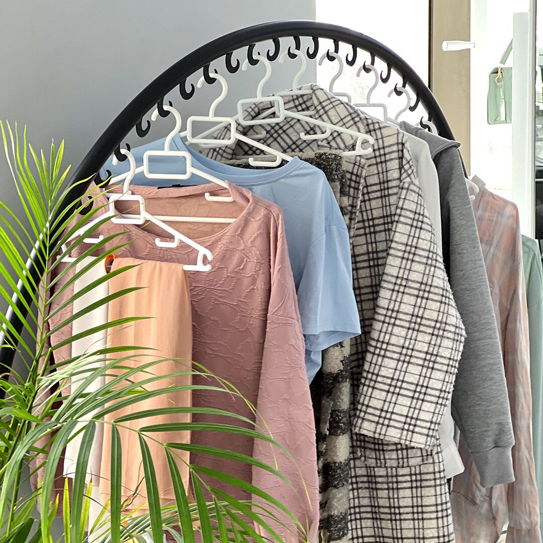 Circular Metal Clothes Rack product thumbnail 3