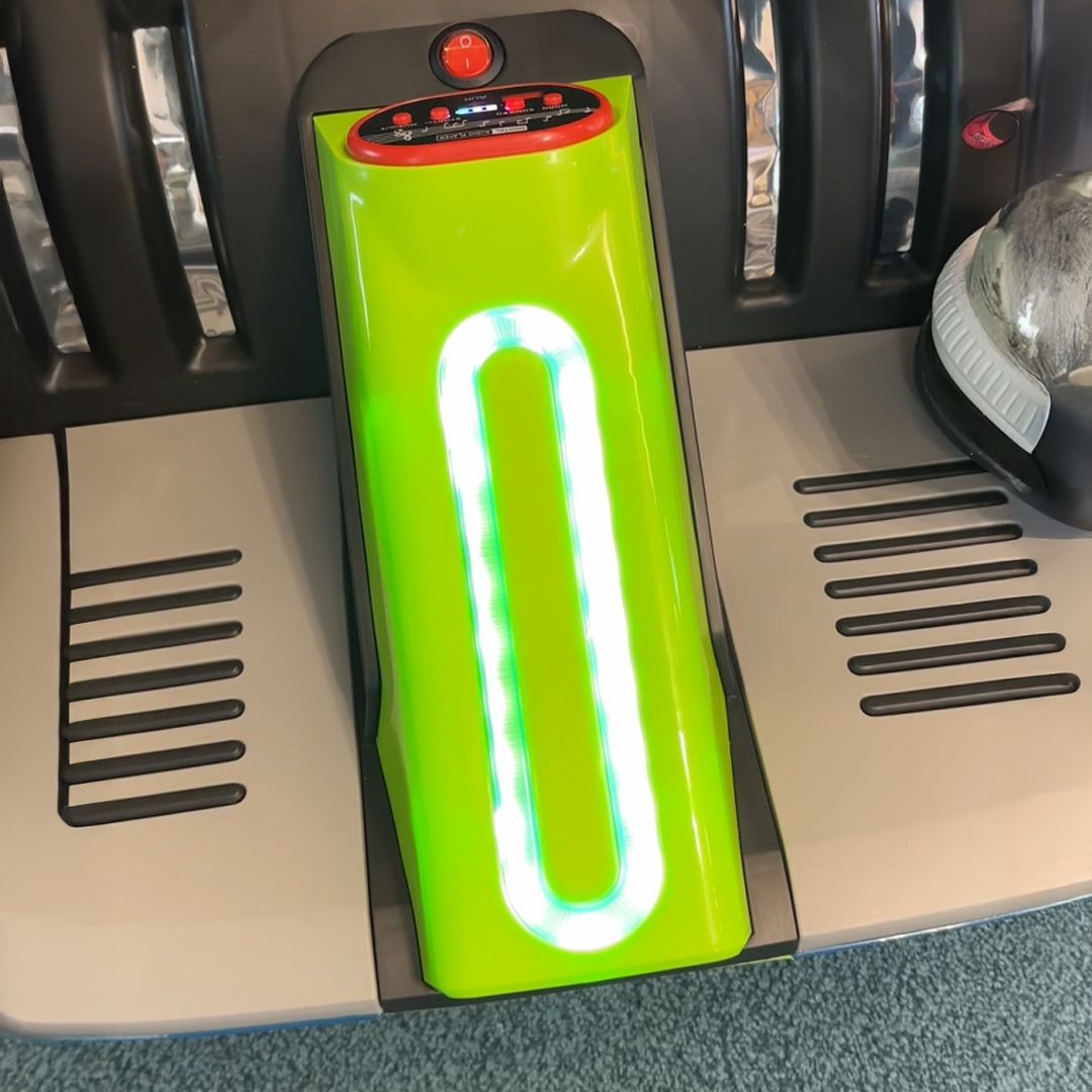 كرسي قيادة كهربائي للأطفال مع إضاءة ليزر تفاعلية - 7