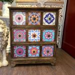 وحدة أدراج خشبية بتصميم فسيفسائي - 8