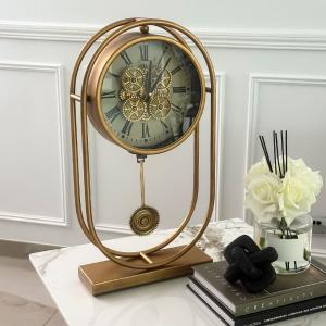ساعة ديكورية بتصميم تروس و بندول ذهبي فاخر - 3