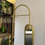 مرآة مع شماعة بتصميم عصري - 5