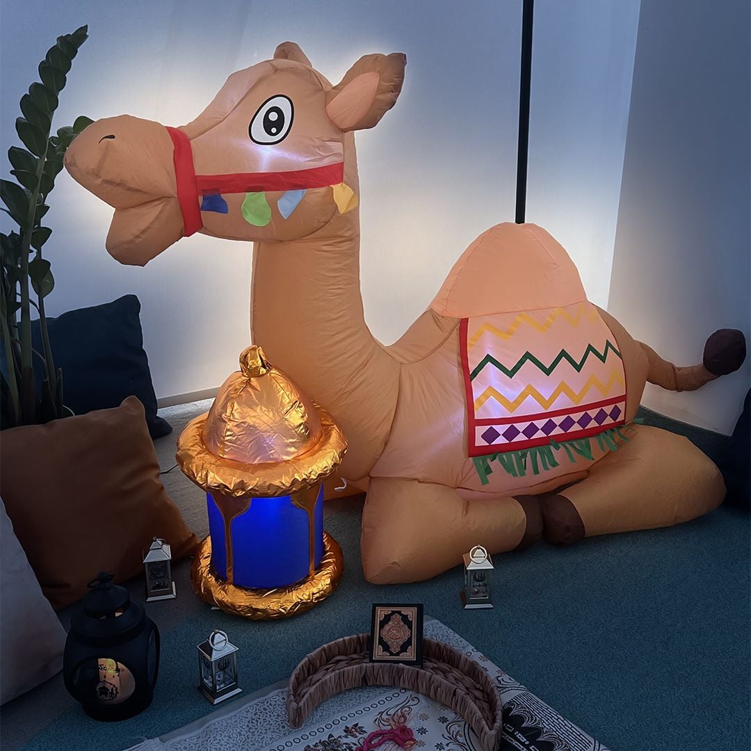 مُجسم الجمل القابل للنفخ - 2