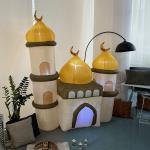 مسجد بثلاث مآذن ذهبية قابل للنفخ - 1