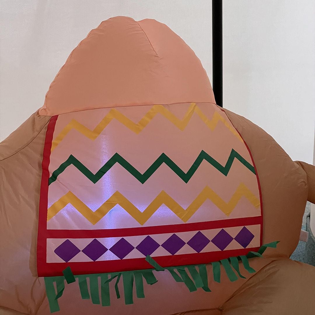 مُجسم الجمل القابل للنفخ - 3