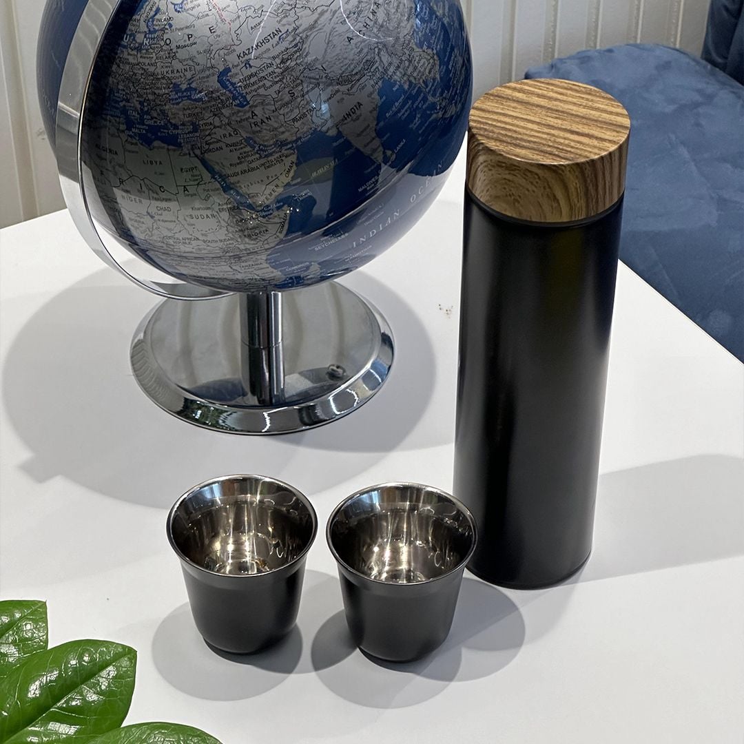 قارورة ماء مع فنجانين من الستانلس - 1